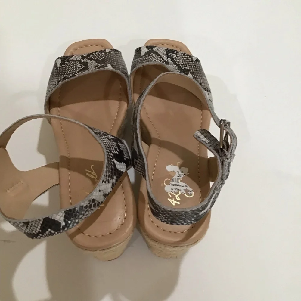 42 gold Platform espadrille  reptile animal style leather sandals platforms 9.5